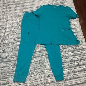 Soft jaanuu teal scrub top and scrub jogger bottoms size medium